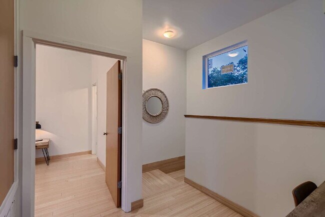 Building Photo - 2612 Carnarvon Ln