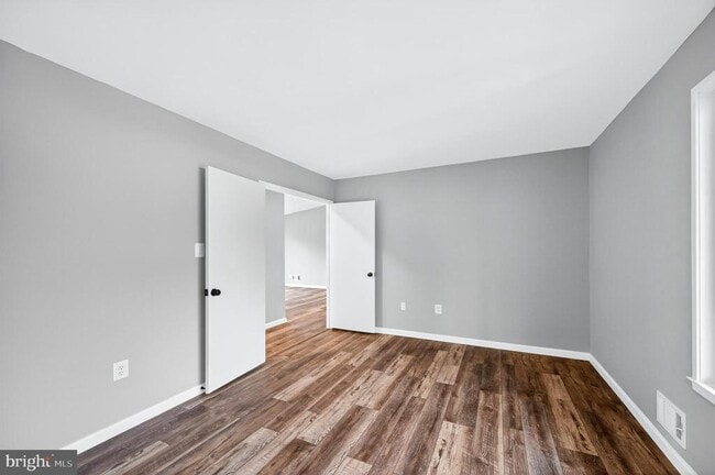 Building Photo - 6901 Vantage Dr