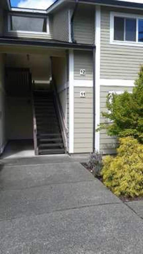 Building Photo - Great 1br 1bath Condo w/Tennis court/swimm...