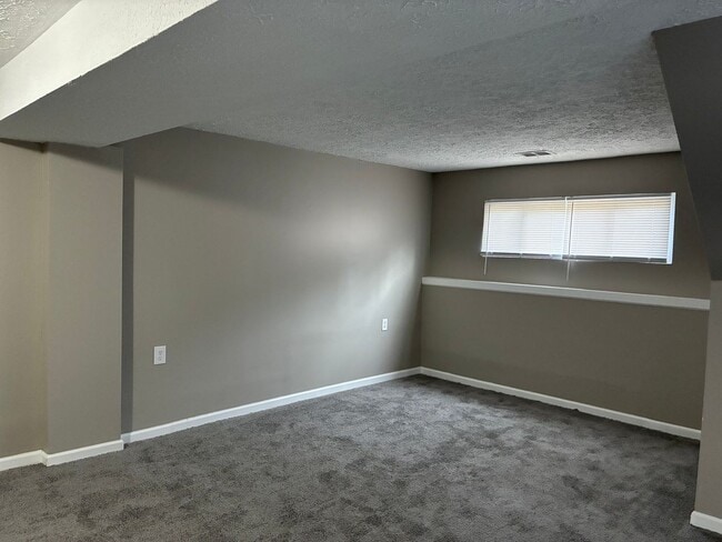 Building Photo - Home with Updated Kitchen and Clean, Modern Interior Finishes