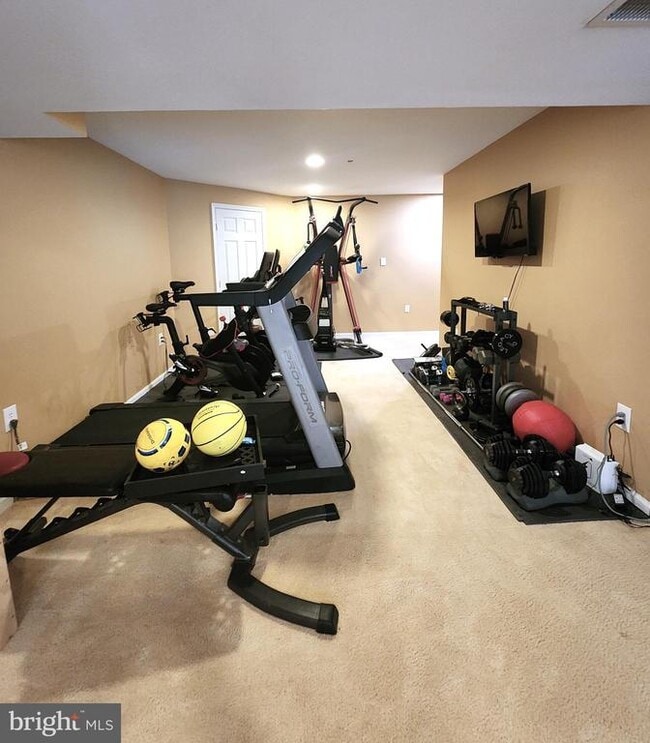 Building Photo - 8008 Race Horse Ln