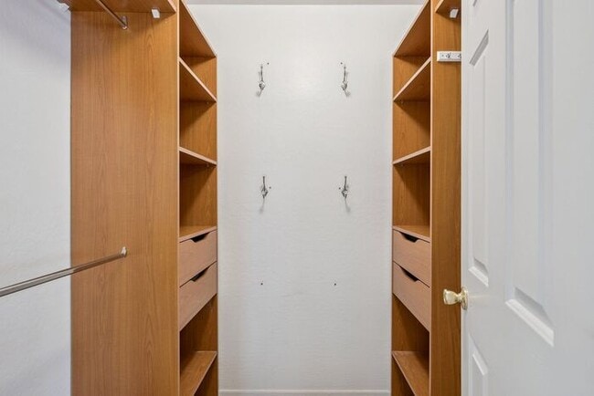 Building Photo - 6664 E Virginia St