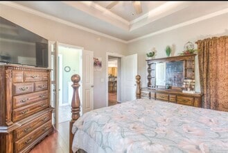 Building Photo - 11220 S Cedar St