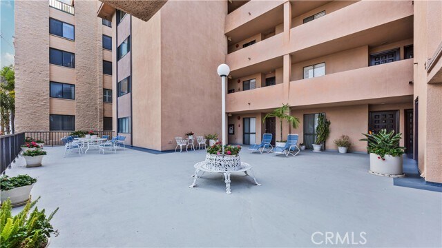 Building Photo - 721 Esplanade