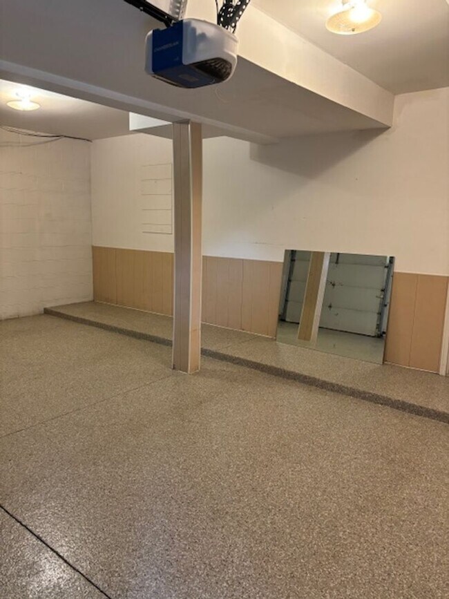 Building Photo - STUNNING LAKE VIEWS, BRIGHTON 3 BEDROOM HOME