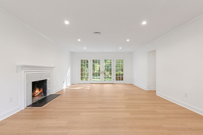 Building Photo - 18 Echo Ln