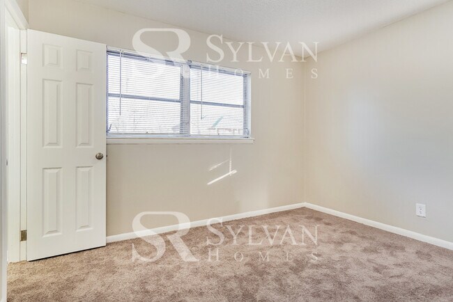 Building Photo - Carve Out a Great Life Here!