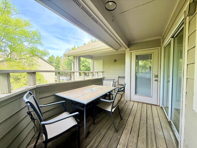 Building Photo - 2553 Stockbridge Dr