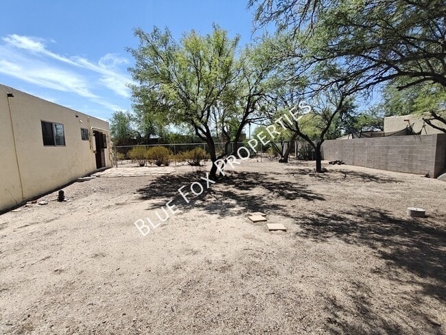 Building Photo - 275 E Norma Ln