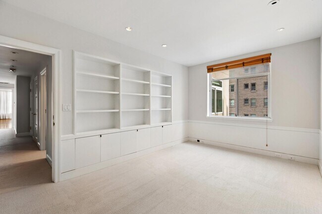 Building Photo - 1150 Sacramento St