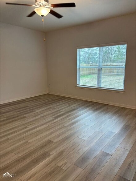 Building Photo - 10494 Sweetwater Creek Dr