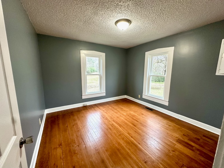 Building Photo - 3003 Tyree Springs Rd