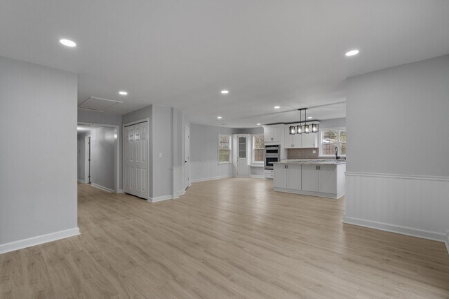 Building Photo - 2730 Cultra Rd