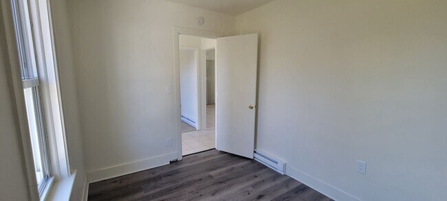 Building Photo - 217 Pen Argyl St
