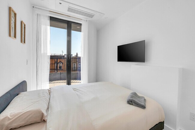 Building Photo - 217 Schaefer St