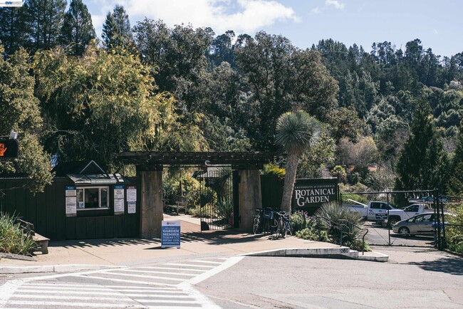 Building Photo - 2905 Channing Way