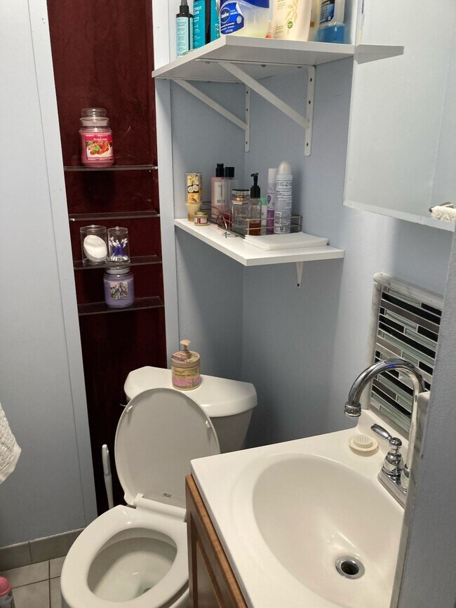 bathroom - 25 Notre Dame Ave