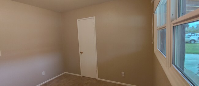 Building Photo - Darling Updated 3 Bedroom Ranch Located a Block from Glenwood City Park and Just a few Blocks fro...