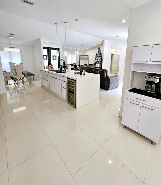 Building Photo - 16138 SW 154th Ct