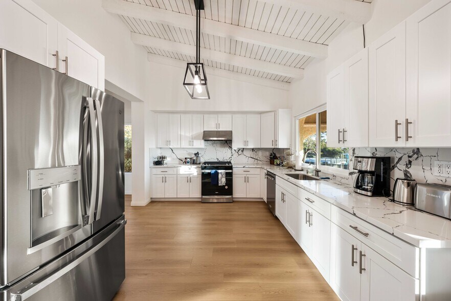 Building Photo - 605 Calle del Cerrito