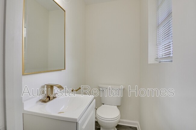 Building Photo - 3623 Columbine Dr