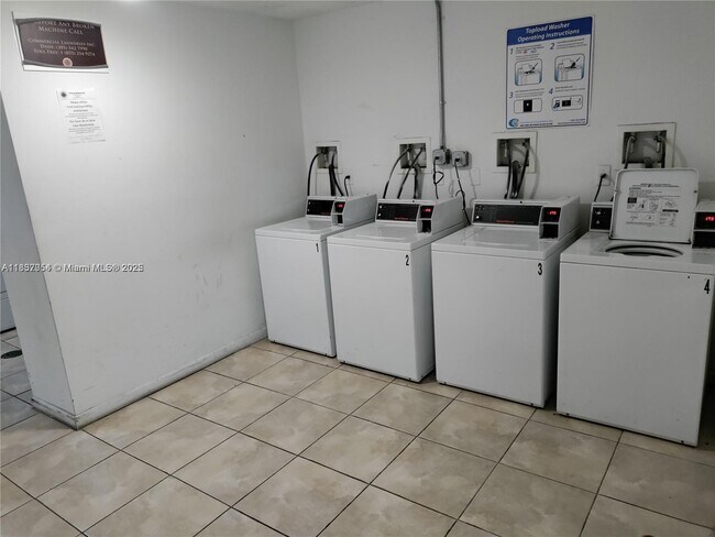 Building Photo - 6950 Miami Gardens Dr