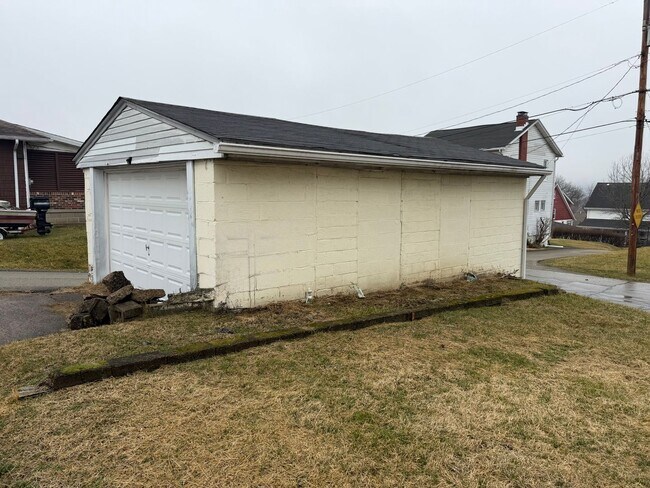 Building Photo - 914 Lawrence St