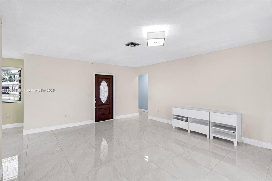 Building Photo - 8430 NW 15th Ct