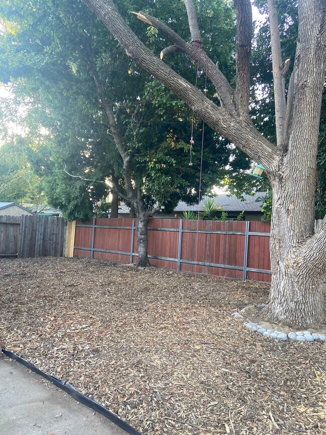 Building Photo - 8547 La Riviera Dr