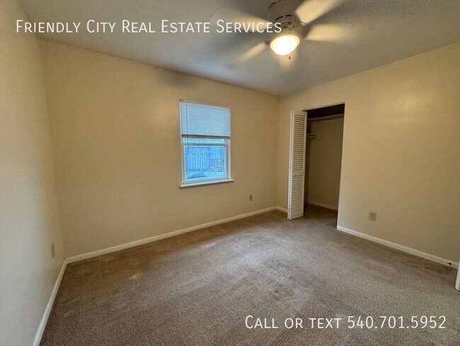 Building Photo - 447 S Main St