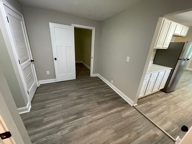 Building Photo - Great Location Private Setting Home For Rent