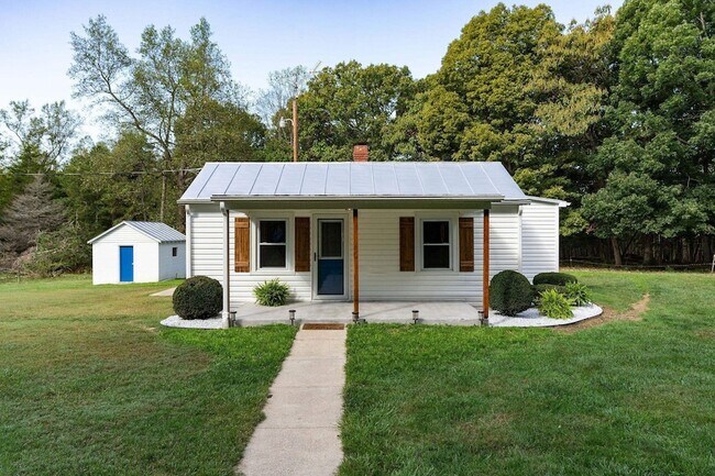 Building Photo - 826 Horsehead Rd