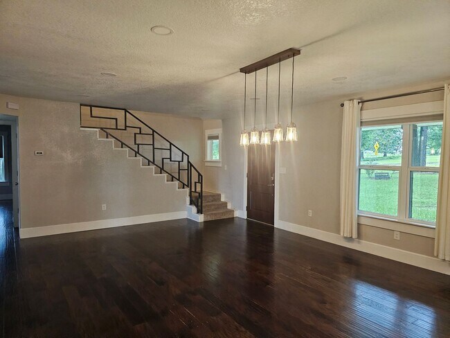 Building Photo - 2710 Hwy 348