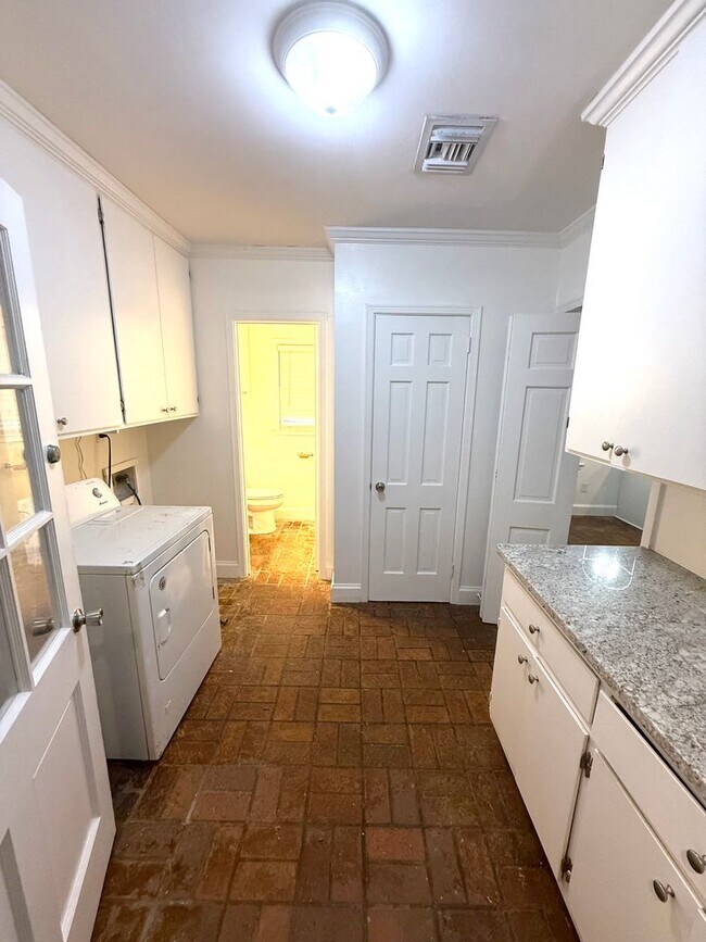 Building Photo - ** 4 Bed 2.5 Bath Located in Ridgefield** Call 334-366-9198 to schedule a self tour