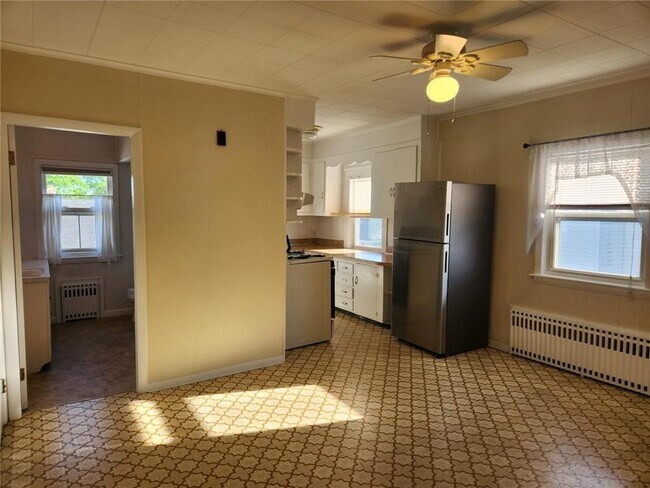 Building Photo - 203 Sweet Ave