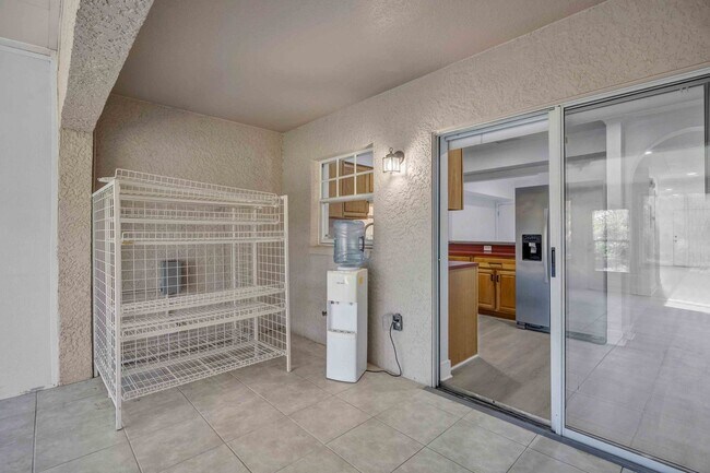 Building Photo - 2 Bedroom and 2.5 Bathroom Townhouse