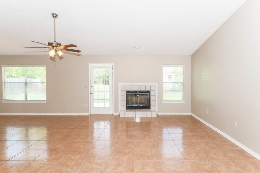 Building Photo - 3379 Deerfield Pointe Dr