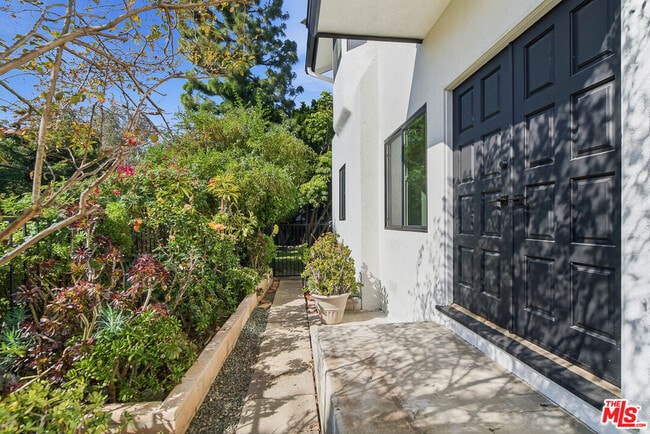 Building Photo - 1301 Angelus Ave