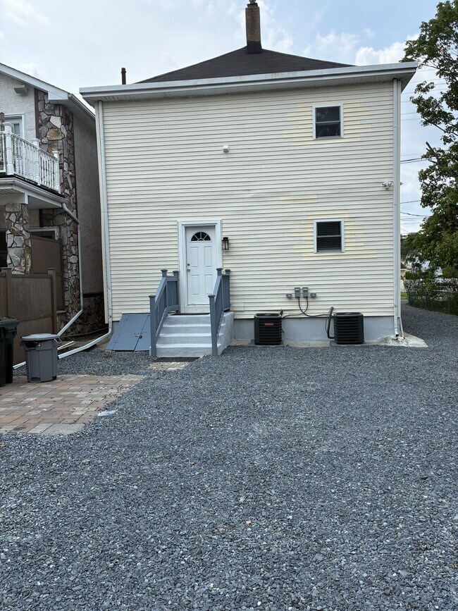 Building Photo - 420 Klockner Rd