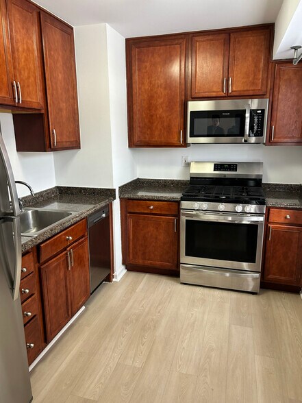 Building Photo - 1805 William St