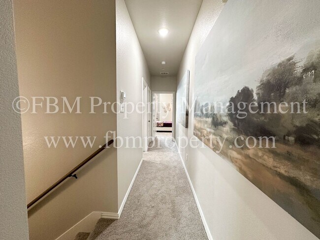 Building Photo - 2117 Luna Dr