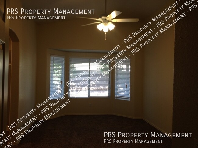 Building Photo - 818 W Silver Creek Rd