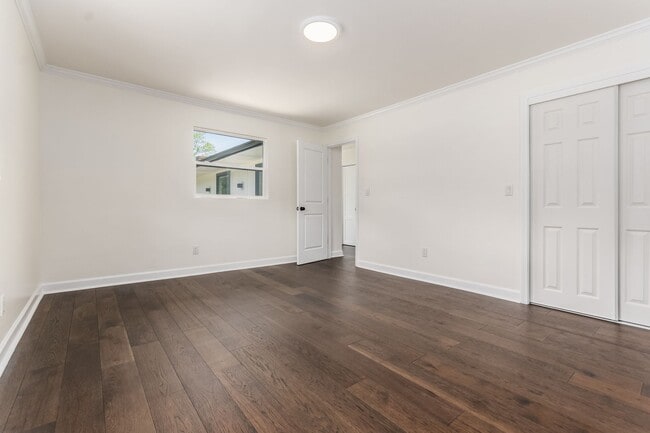 Building Photo - London Property