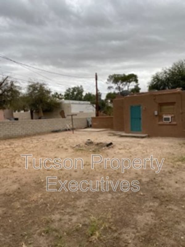 Building Photo - 1233 E Mabel St