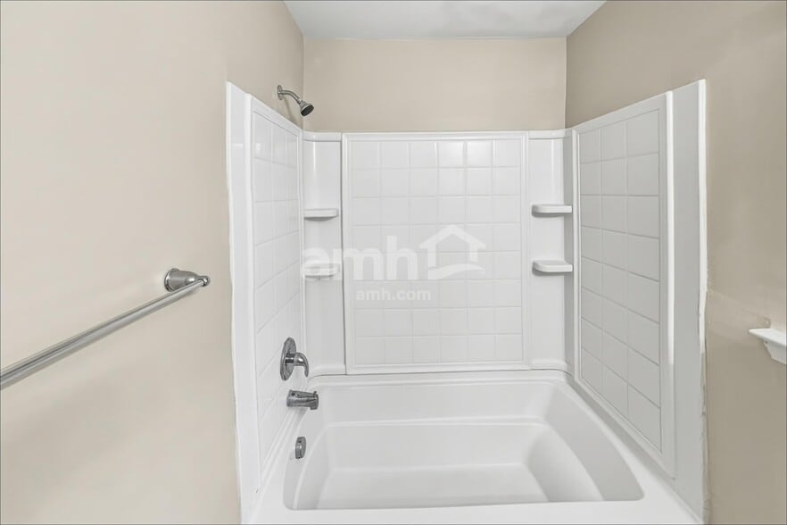 Building Photo - 298 Willow Point Cir