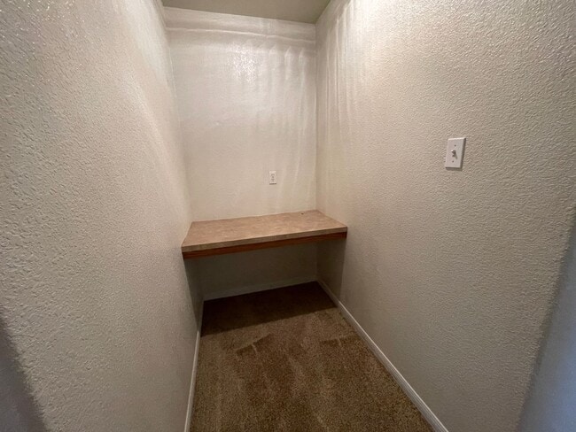 Building Photo - 1906 Charleston Ct