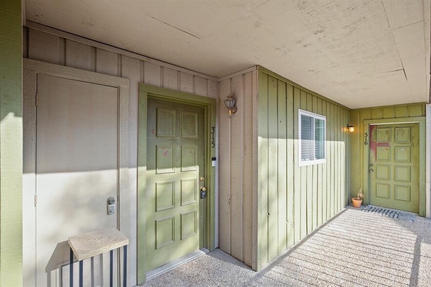 Building Photo - 620 S 1st St