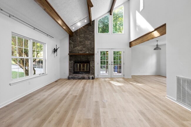 Building Photo - 240 N Cedarbrook Dr