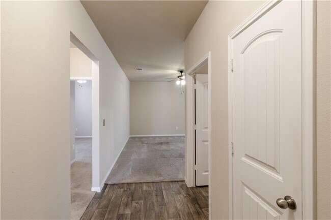 Building Photo - 15117 Bullbrier Rd