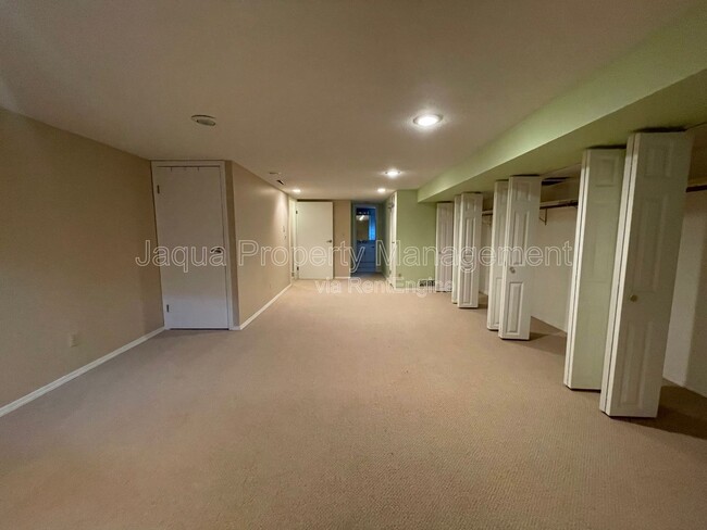 Building Photo - 2591 Stratford Dr